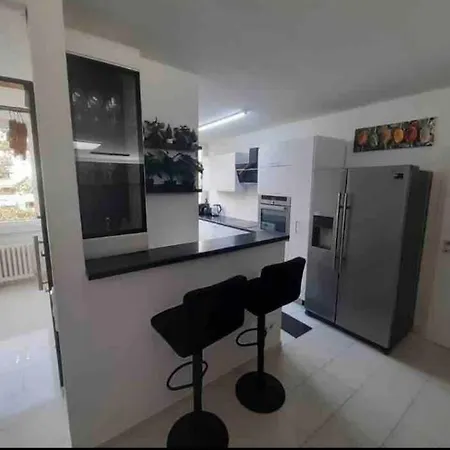 Homestay Messe Airport Elegant *