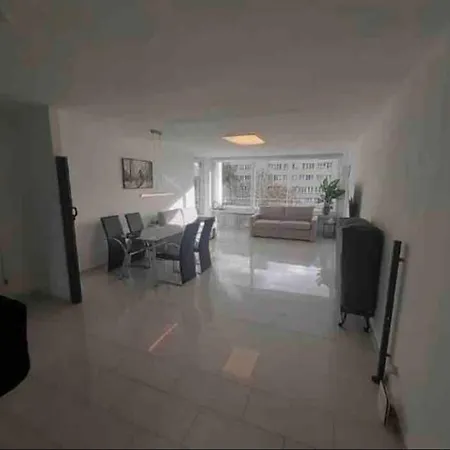Homestay Messe Airport Elegant *